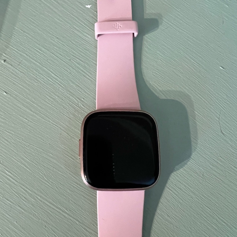 Fitbit Versa 2 With Extra Bands - image 3